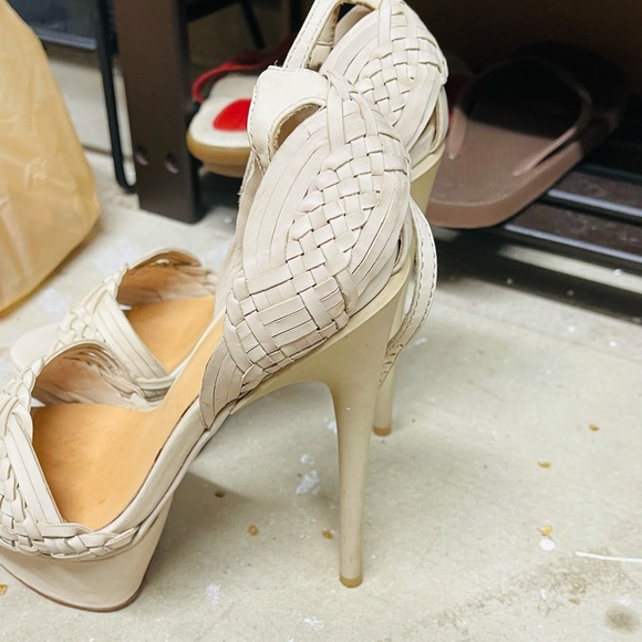 L.A.M.B. Ivory Pump - Picture 2 of 5